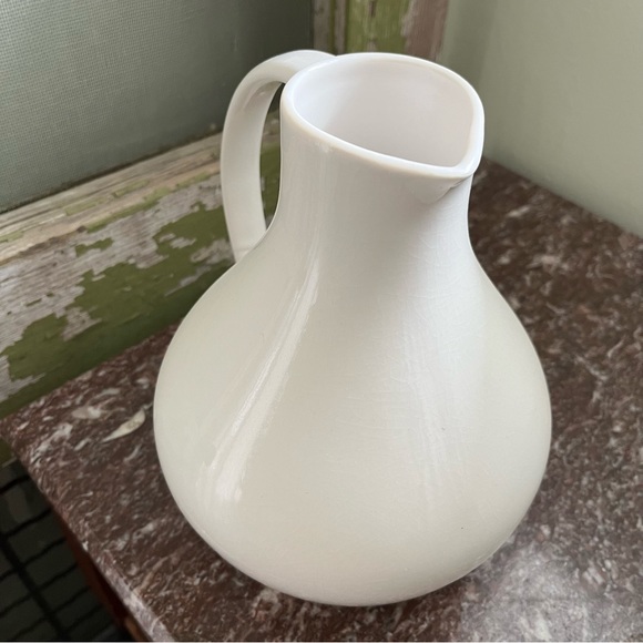 Banana Republic vintage pitcher. White, used for display only. Perfect condition - Picture 2 of 6